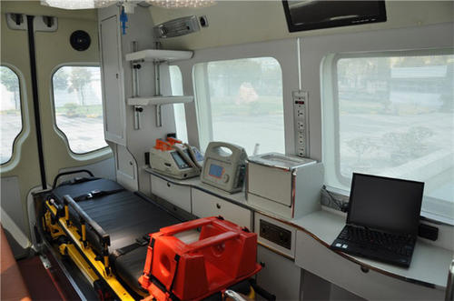 红桥区救护车内部
